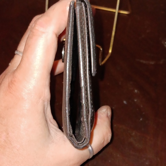 BVLGARI BLACK LEATHER COMPACT WALLET - Picture 4 of 10